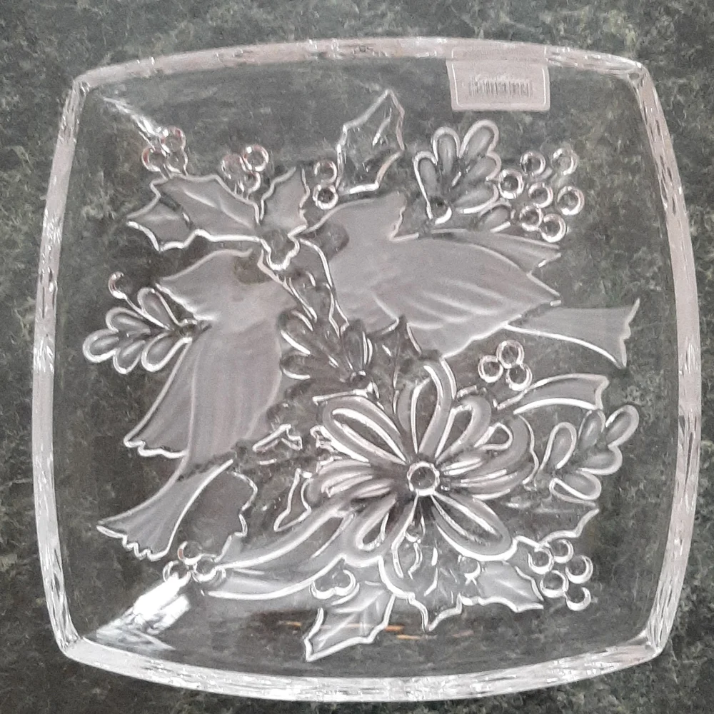 Gorham Crystal Bowl- Beautiful! Christmas Cardinals 8" Square 🕊🌲 - Picture 2 of 10